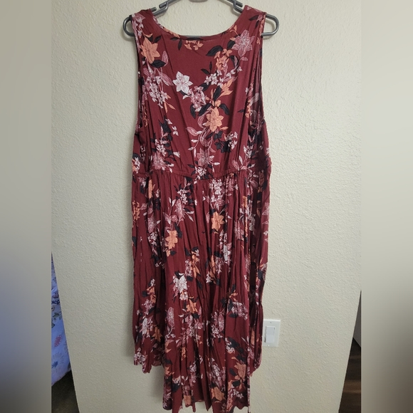 Torrid Red Floral Challis Babydoll Hi-Lo Tank Top - Picture 3 of 9